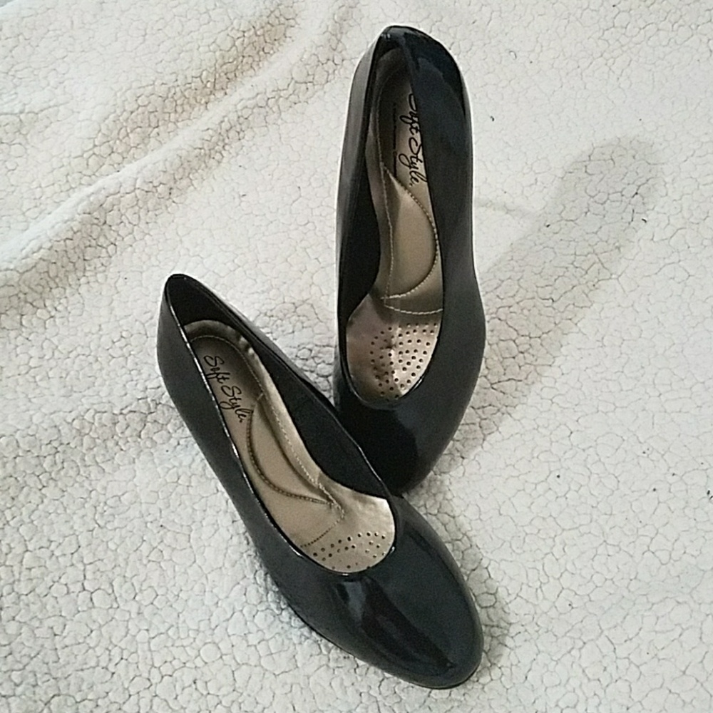 Soft Style Angel II Black Pumps